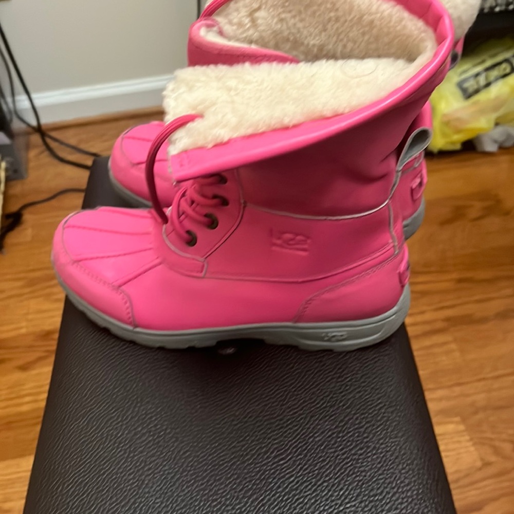 Fairly used, size 5, girls Ugg boots.